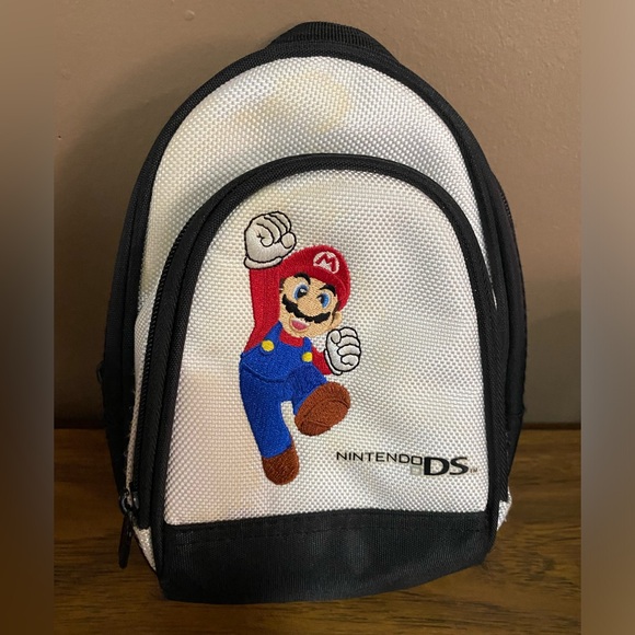 Nintendo Mario DS case. 2 zippered compartments - Picture 1 of 5